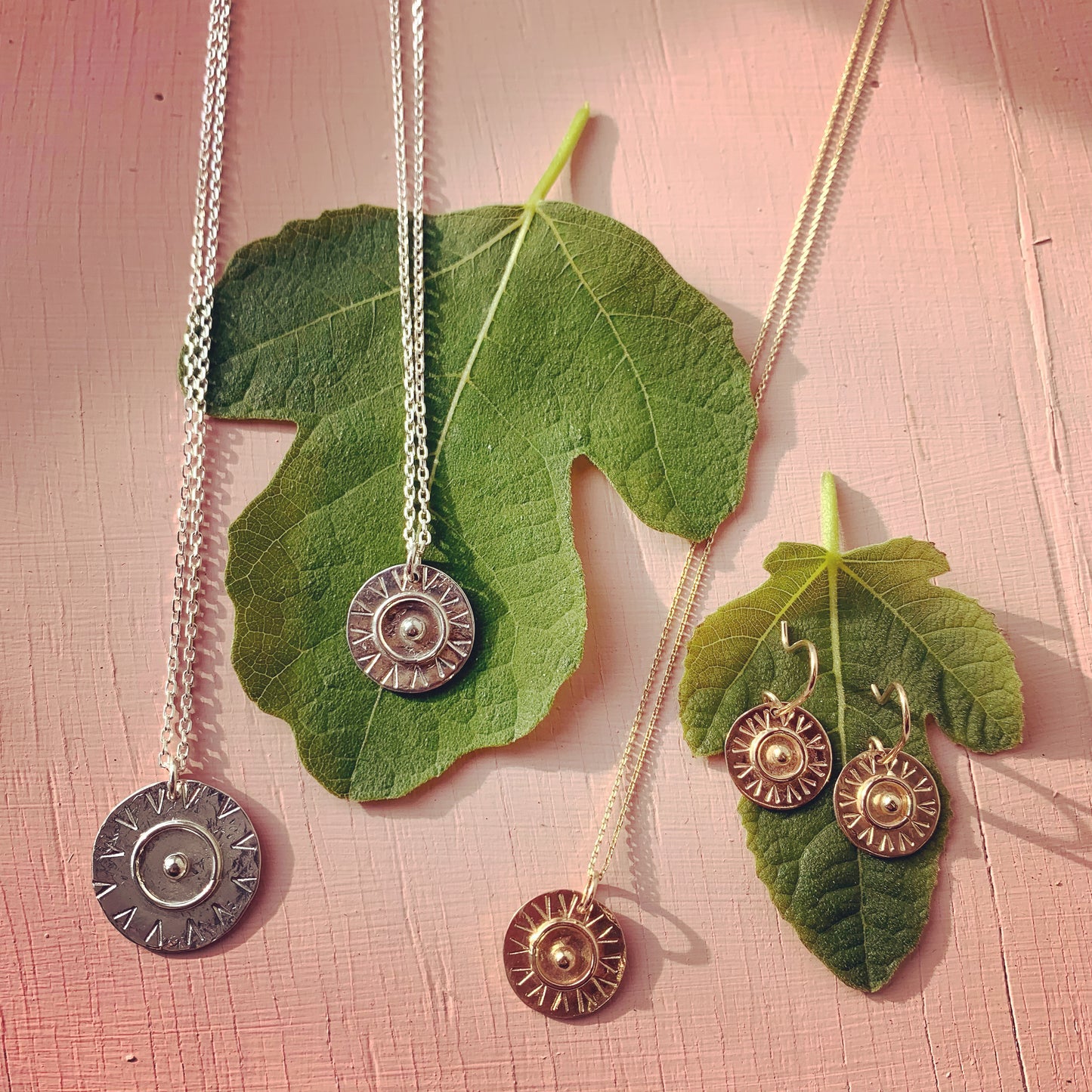 9ct Gold Sundisk necklace